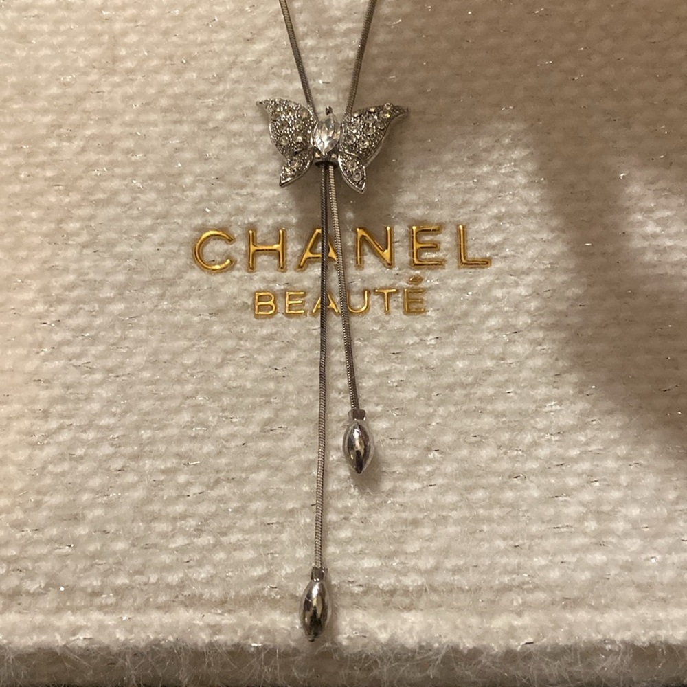 BUTTERFLY Rhinestone Necklace - Picture 2 of 2